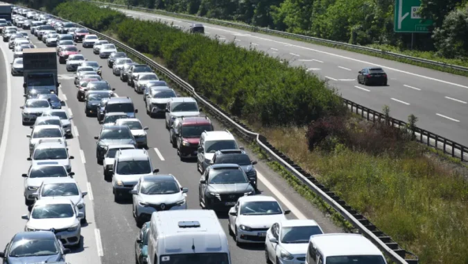 Yollarda bayram dönüşü yoğunluğu: Trafik zaman zaman durma noktasına geliyor!