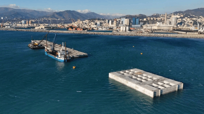 70’den fazla dev beton blok Akdeniz’e yerleştiriliyor: Dev duvar örülecek