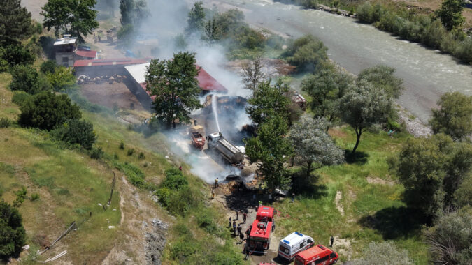 Adana’da hayvan çiftliğinde yangın paniği