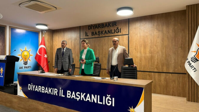 AKP’de görevden alma krizi: Başkan istifa etti