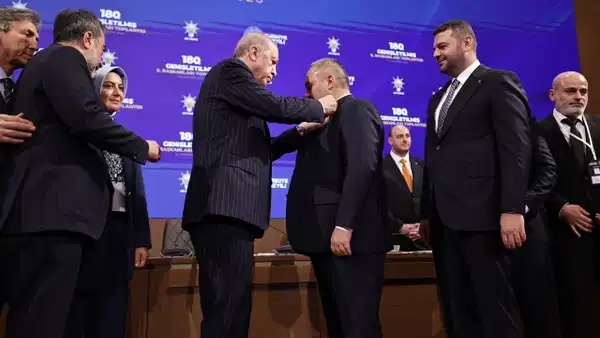 AKP’ye geçti, Erdoğan’a ‘teşekkür’ mesajı yayımladı… Mesut Özarslan: ‘Hizmet siyasetinin bir parçası olarak sorumluluk üstlenmekten…’