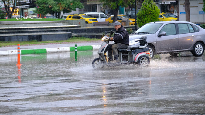 Aniden bastırdı: Kırklareli’nde gök gürültülü sağanak etkili oluyor