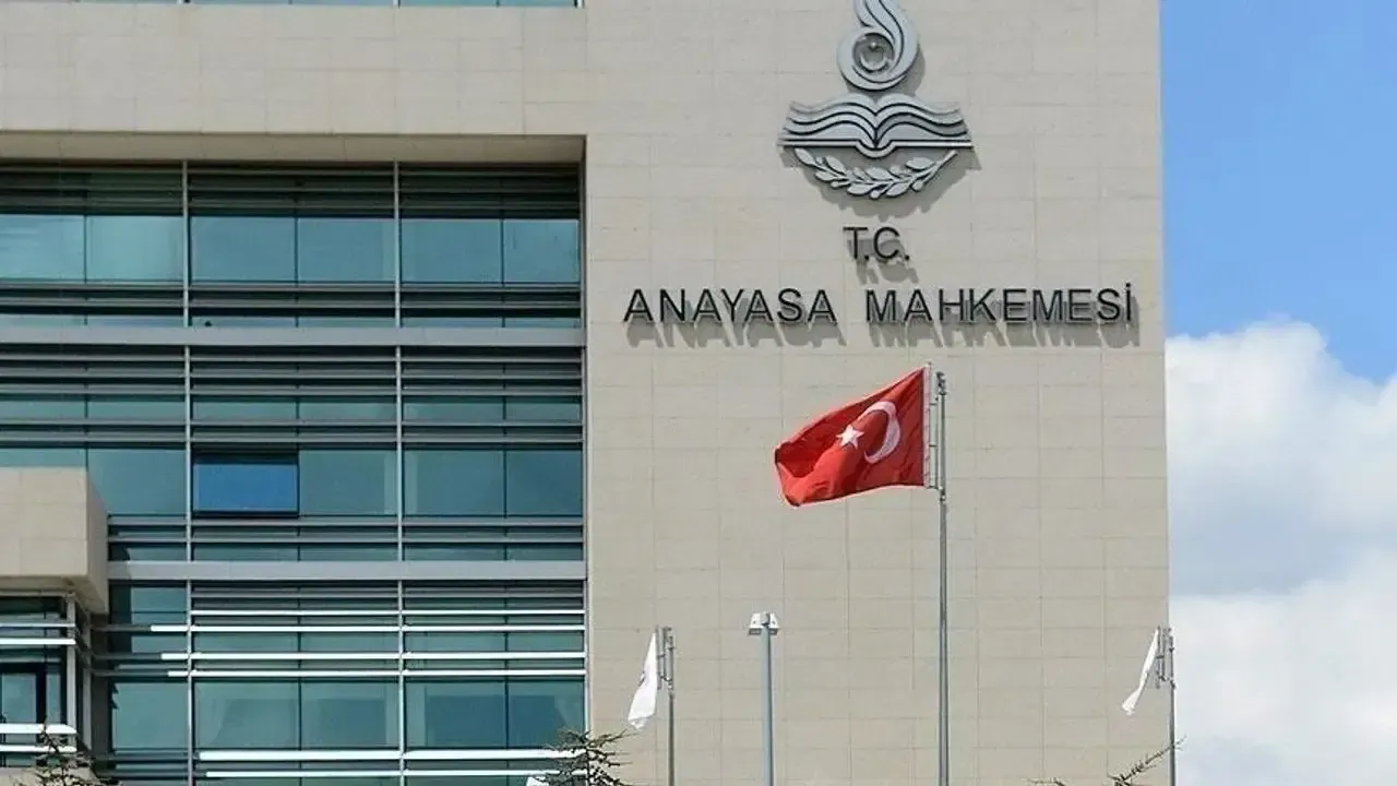 AYM’den Kamu Görevlilerine Emsal Karar: Yazılı İkazlar da Yargı Denetimine Açık