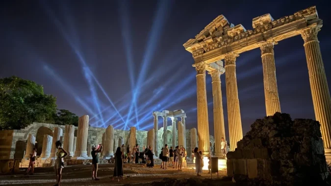 Bakan Ersoy duyurdu: Nemrut’tan Efes’e ‘müzede bir gecenin’ yeni sezonu başladı!