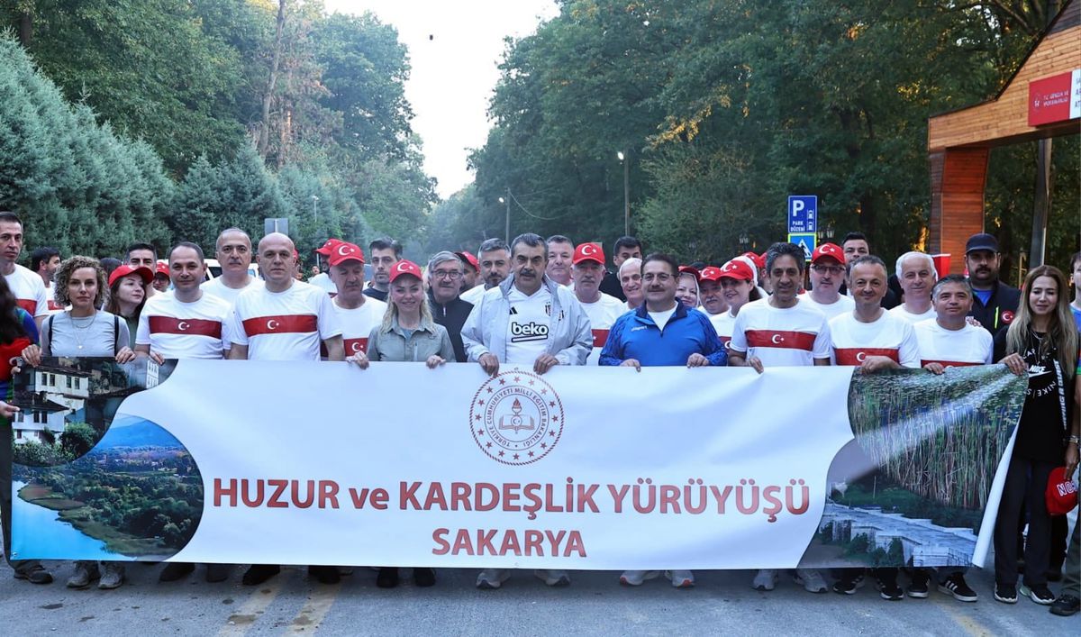Bakan Tekin Huzur Yürüyüşüne Katıldı