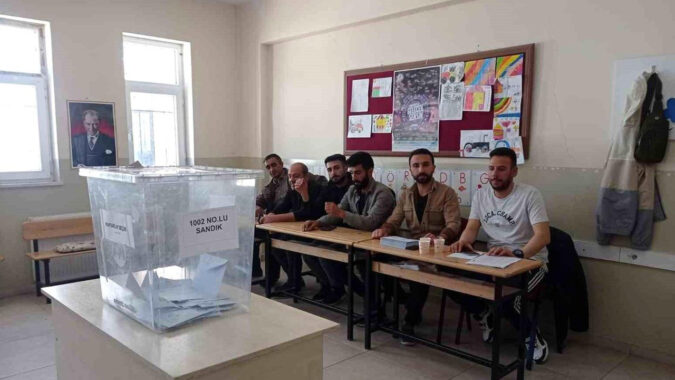 Başkale’de 4 mahallede muhtarlık seçimi yenilendi