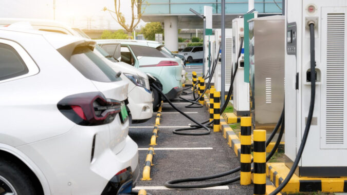 Benzinden kaçan elektrikliye koşuyor: 10 bin euroluk elektrikli araçlar kapış kapış satılıyor!