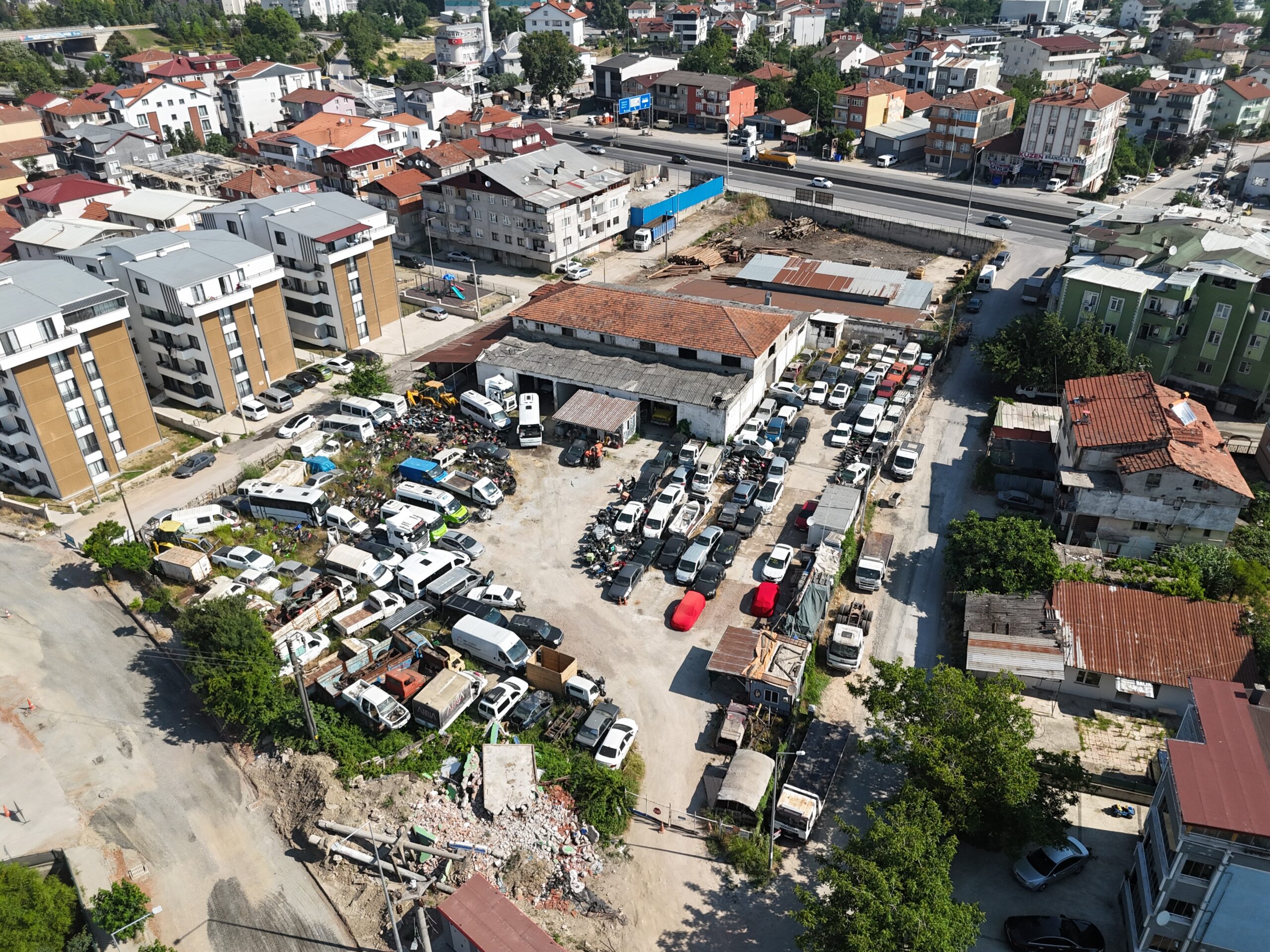 binlerce-arac-neredeyse-bedavaya-satilacak-gelin-alin-dediler-8vOKzPmh-scaled.jpg