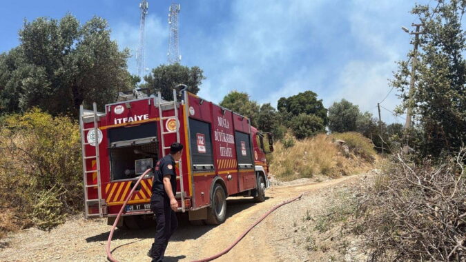 Bodrum’da korkutan maki yangını: Elektrik telleri ark yaptı, alevler yerleşim yerine ulaşmadan söndürüldü