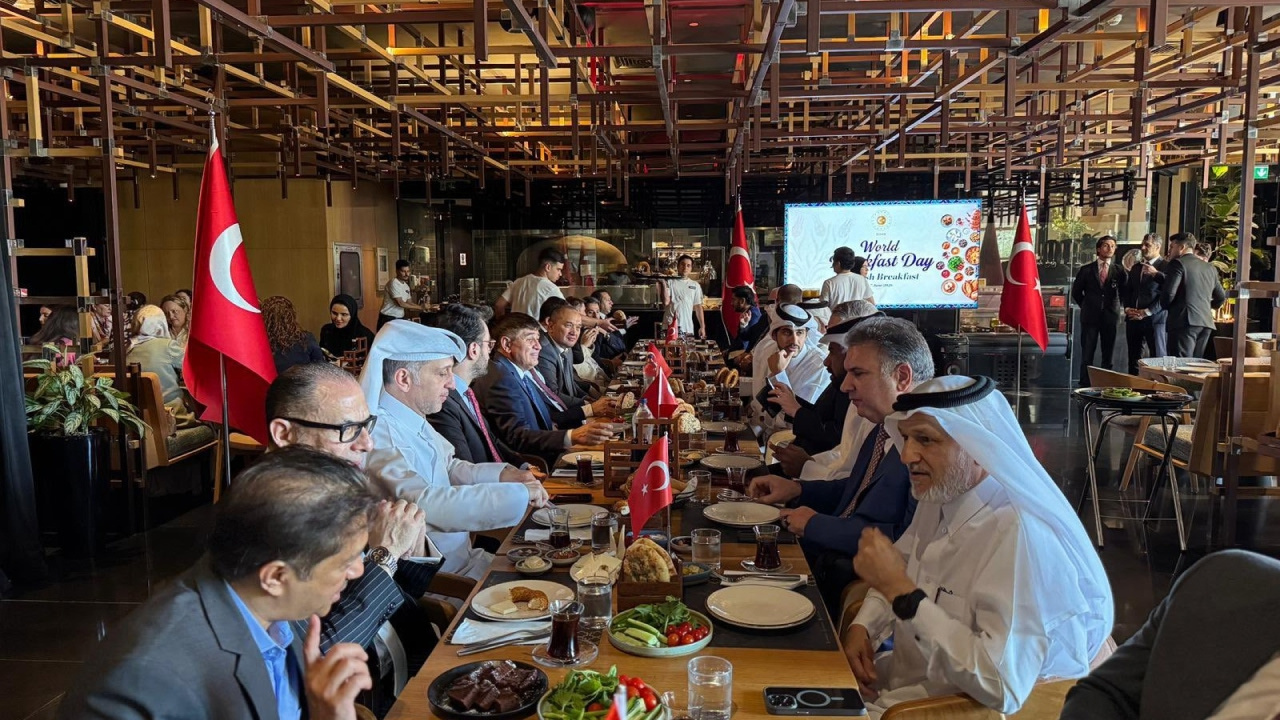 Büyükelçilikler ziyafet verdi: İtibara bütçe var emekliye yok