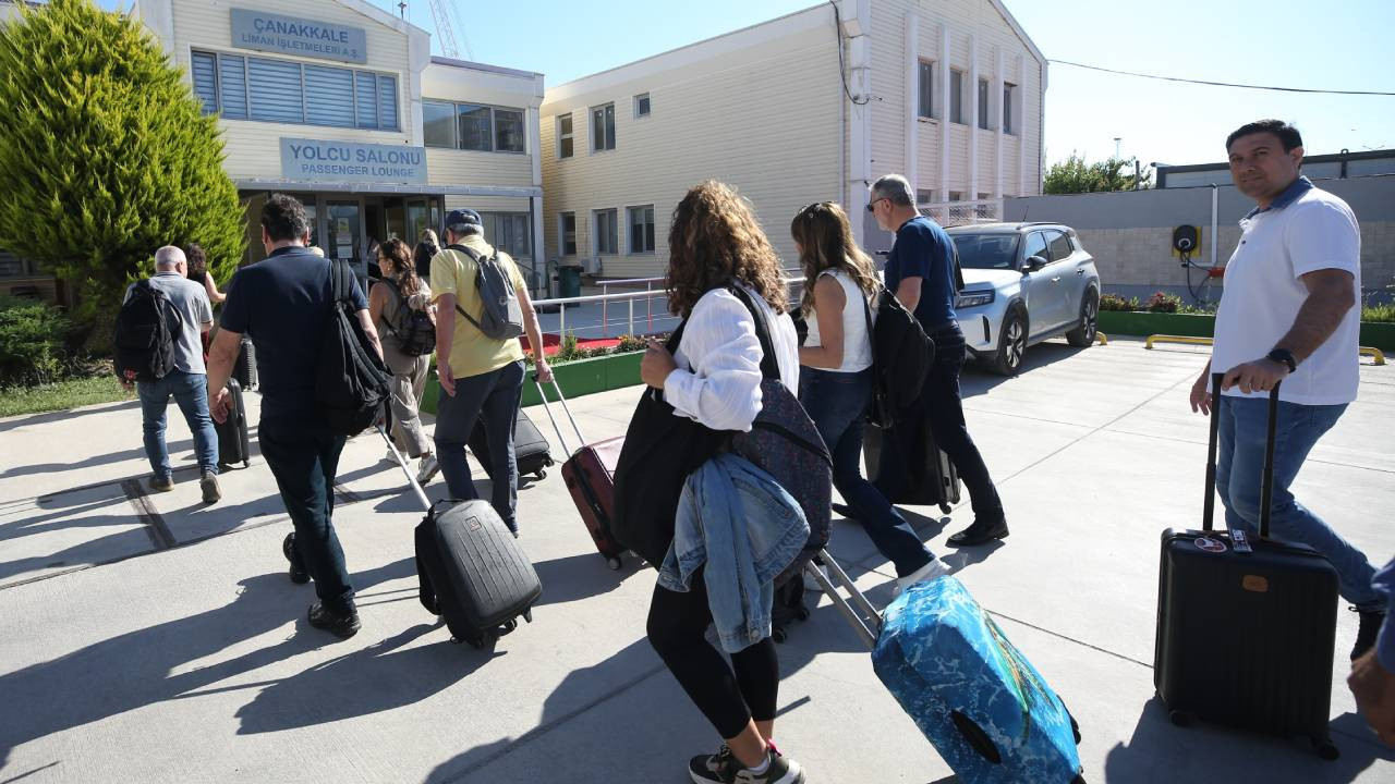 Çanakkale ile Limni arasında tarihi köprü: Feribot seferleri başladı