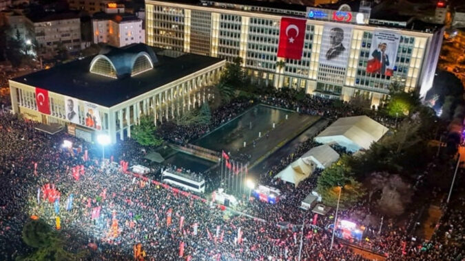 CHP’li İBB Meclisi üyelerinden Özel’e destek: ‘CHP kimlikli AKP ajanları’ tepkisi