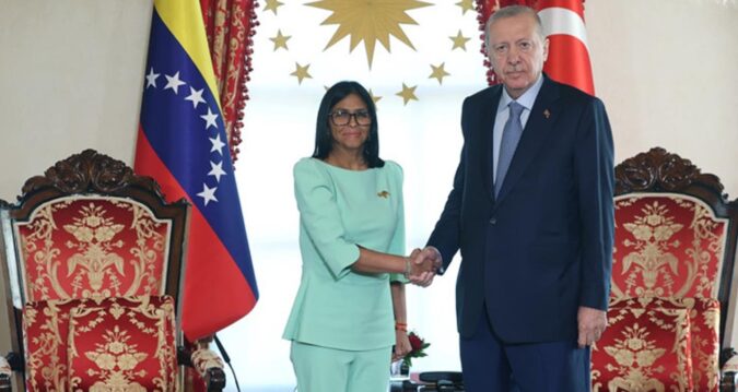 Cumhurbaşkanı Erdoğan, Venezuela Geçici Devlet Başkanı Rodriguez ile bir araya geldi