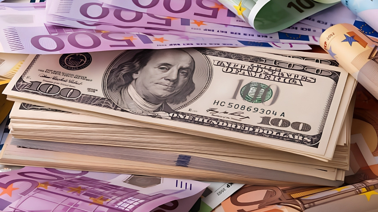 Dünyada dolar erirken Türkiye’de her gün yeni bir rekor kırıyor