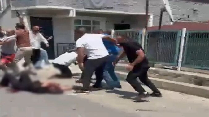 Eşini sokak ortasında bıçaklayarak öldüren erkek tutuklandı