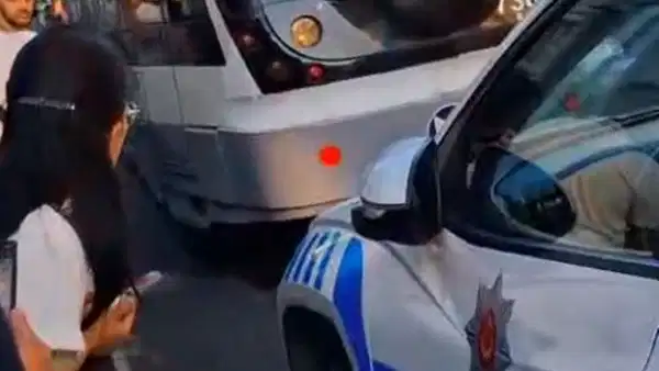Fatih’te korkunç olay… Çocuk rayların altına düştü: Tramvayın altında kalarak öldü
