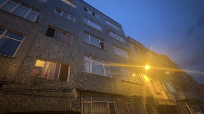 Fatih’te şüpheli kadın ölümü: Apartman boşluğuna düştü