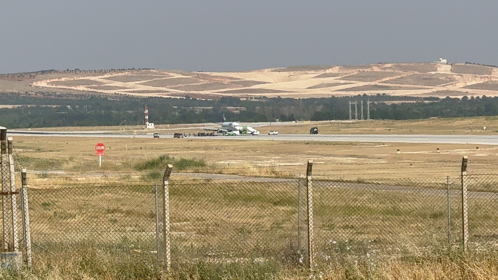 Gaziantep Havalimanı’na iniş yapan yolcu uçağının lastiği patladı