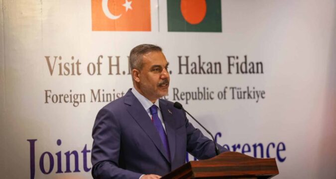 Hakan Fidan Bangladeşte: Kızılay kurumlarını inceledi