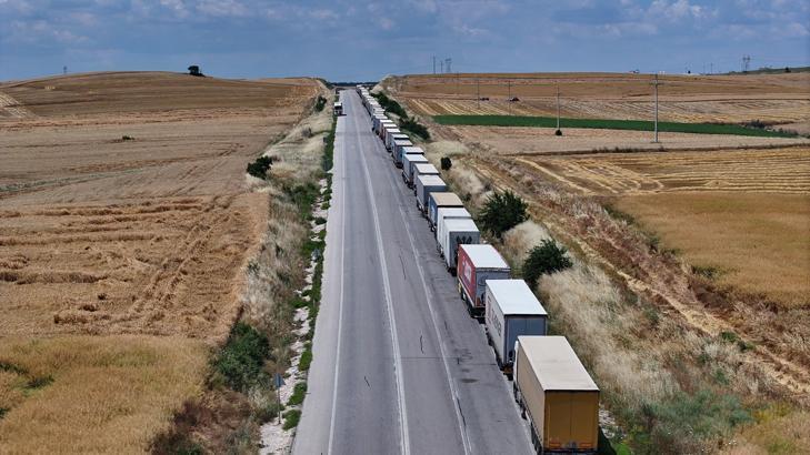 Hamzabeyli Sınır Kapısı’nda 23 kilometrelik tır kuyruğu