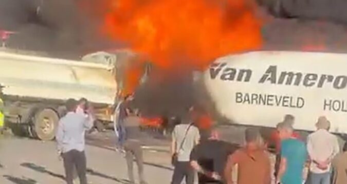 Hatay’da, yük boşaltan TIR’larda yangın çıktı