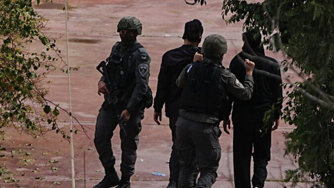 İsrail ordusu Batı Şeria’da biri akademisyen 10 Filistinliyi gözaltına aldı