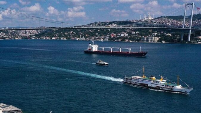 İstanbul Boğazı’nda gemi trafiği çift yönlü durduruldu