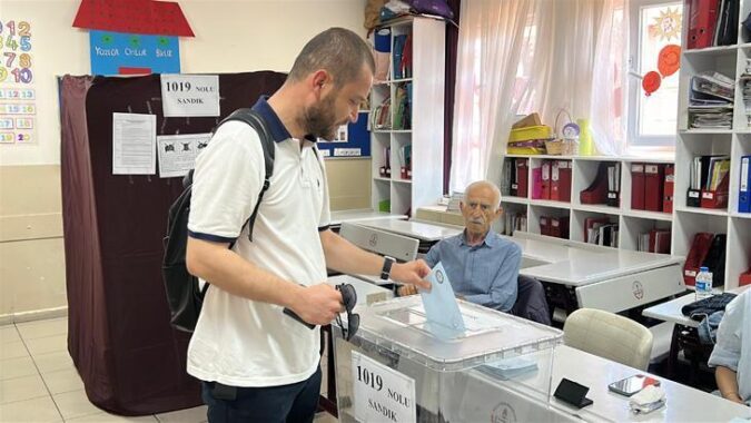 İstanbul’un 7 ilçesinde sandıklar kuruldu! Bazı mahallelerde ara seçim heyecanı