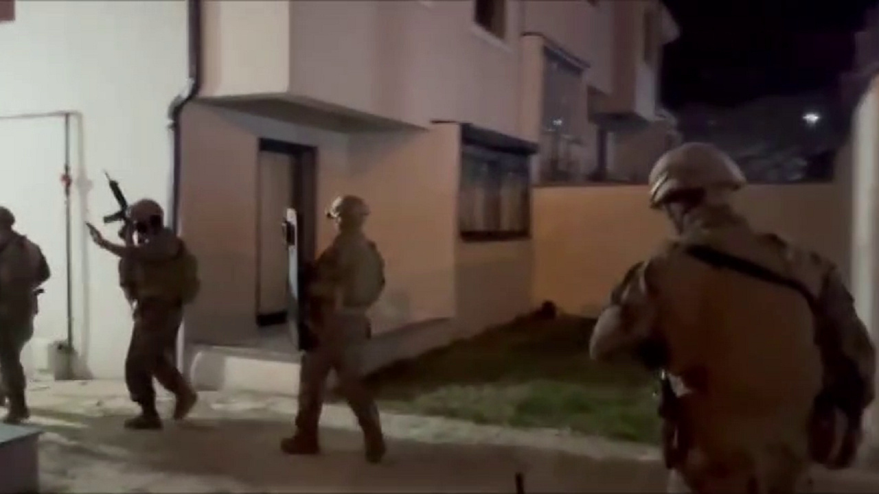 Kocaeli’de 38 yıl cezası olan zanlıya özel harekat operasyonu