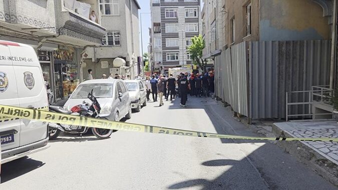 Küçükçekmece’de yıkımı yapılan binada kısmi çökme! Yaralılar var