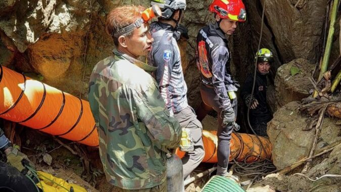 Laos’taki mağarada mahsur kalan iki kişi için zamana karşı yarış: 2 haftadır mağaradalar