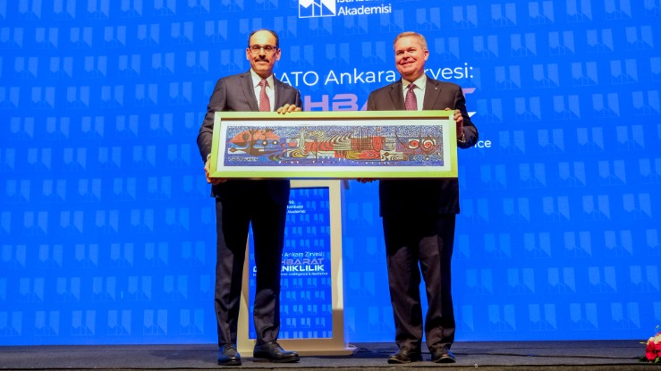 NATO Zirvesi’ne adım adım. MİT Başkanı Kalın’ın hediyesi dikkati çekti