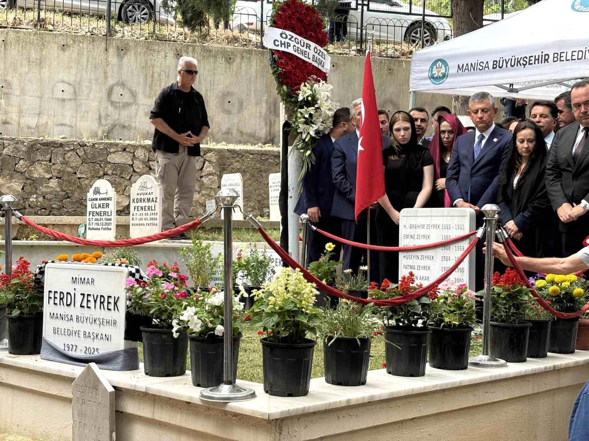 Özgür Özel ve Mansur Yavaş’tan Ferdi Zeyrek’e vefa ziyareti