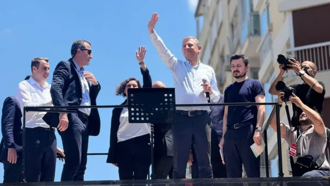 Özgür Özel’den “mutlak butlan” kararına tepki gösteren eski 221 vekile teşekkür