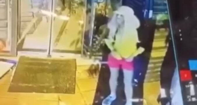 Peruk takıp mini etek giydi! Sebebini duyan ‘pes’ dedi