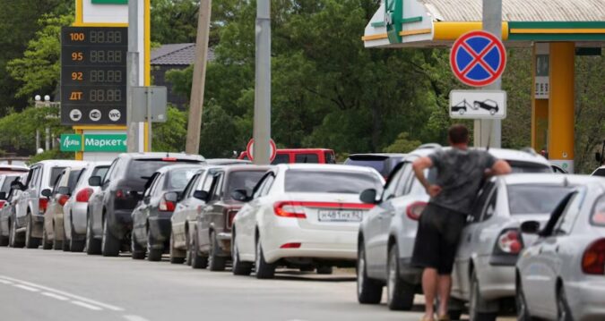 Petrol devi ülkede benzin karneye bağlandı: Satışlara kota getirildi, kupon sistemi devreye alındı