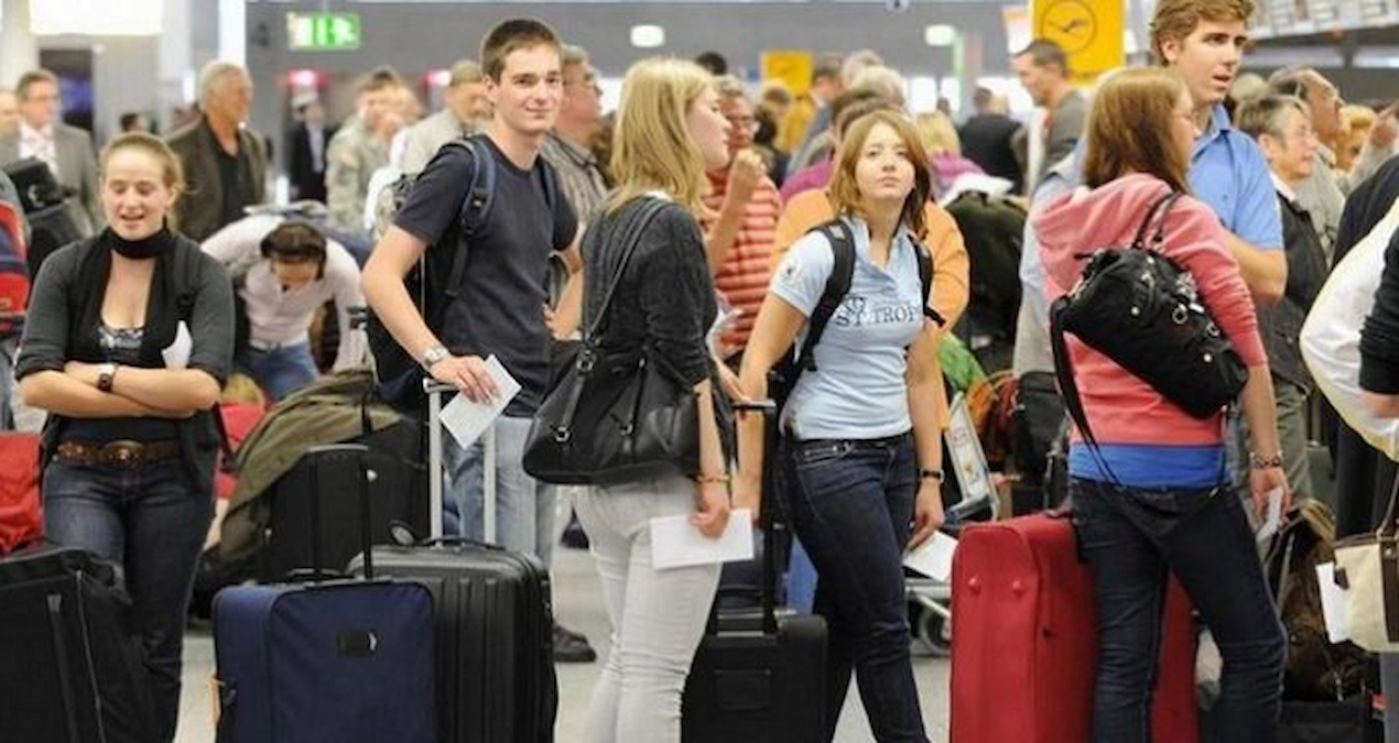 Ruslar rota değiştirdi: Pasaportunu alan sıraya giriyor