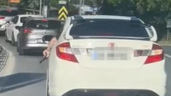 Sarıyer’de trafikte silah gösteren şahıs yakalandı: Silah oyuncak çıktı!