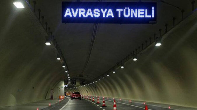 Son Dakika | Avrasya tünelini su bastı! Feci kazanın ardından trafiğe kapatıldı