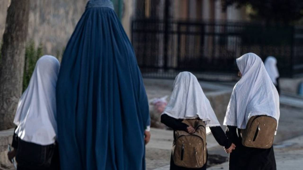 Taliban’dan insan haklarını hiçe sayan düzenleme! Çocuk evliliklerinin önü resmen açıldı