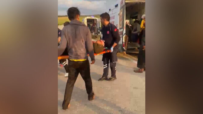 Tarım işçilerini taşıyan minibüs devrildi: 1’i ağır 4 yaralı