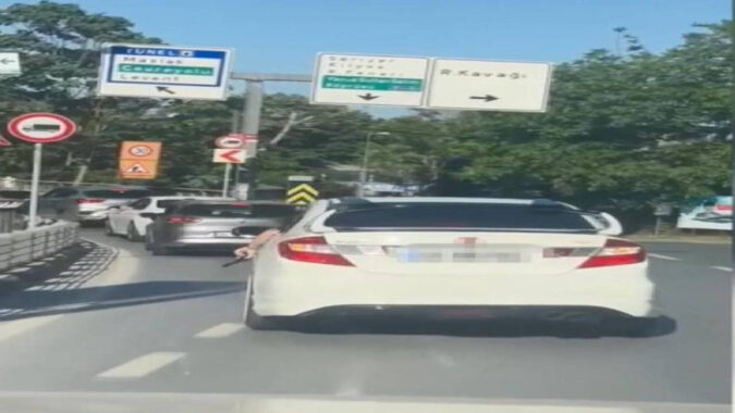 Trafikte araçtan silah gösteren şüpheli yakalandı: Gerçek sanıldı oyuncak çıktı