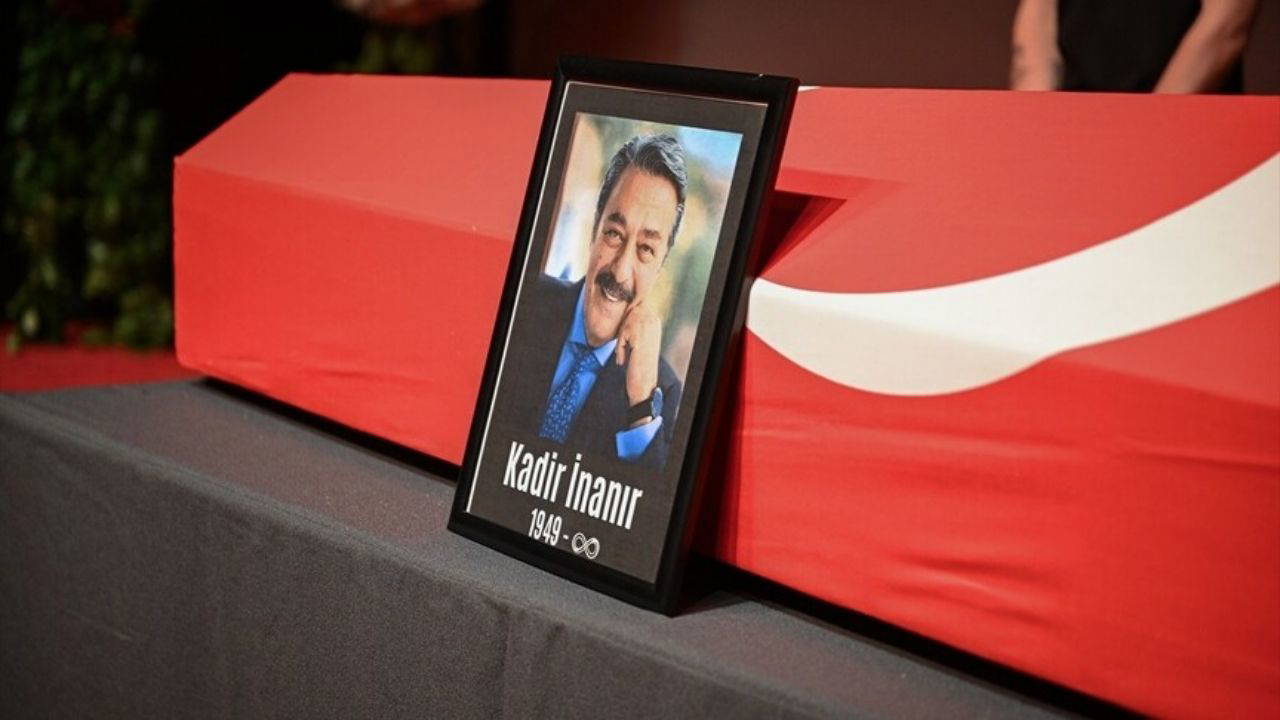 Türk sinemasının usta ismi Kadir İnanır’ı son yolculuğuna yurttaşlar uğurladı