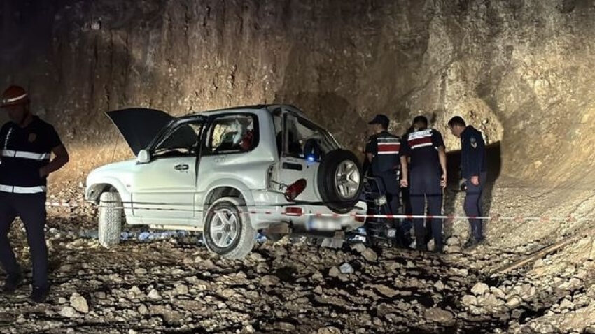 15 metrelik ucurumdan devrilen cipte can pazari 20 yasindaki iki genc hayatini kaybetti ac54fSbk.jpg