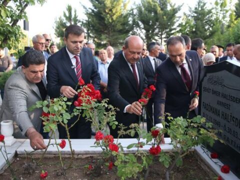 15 temmuzun kahramani omer halisdemir kabri basinda anildi aO3djzL8.jpg