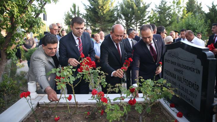 15 temmuzun kahramani omer halisdemir kabri basinda anildi aO3djzL8.jpg