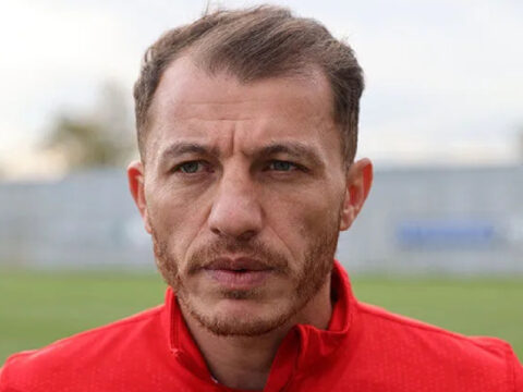 17 yil boyunca ayni takimda kaldi tff 1 lig ekibine antrenor olarak geri dondu c8S3COGh.jpg