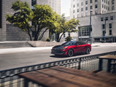 2027 model toyota crown tanitildi hibrit sistemi yenilendi P2JLyt3p.jpg