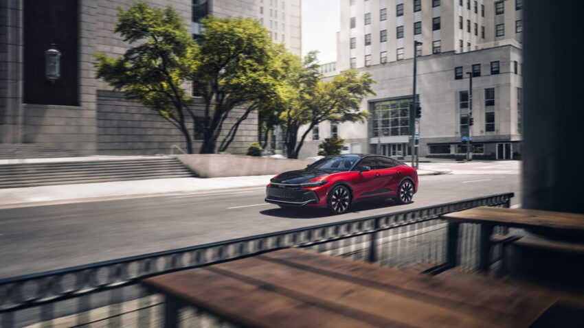 2027 model toyota crown tanitildi hibrit sistemi yenilendi P2JLyt3p.jpg