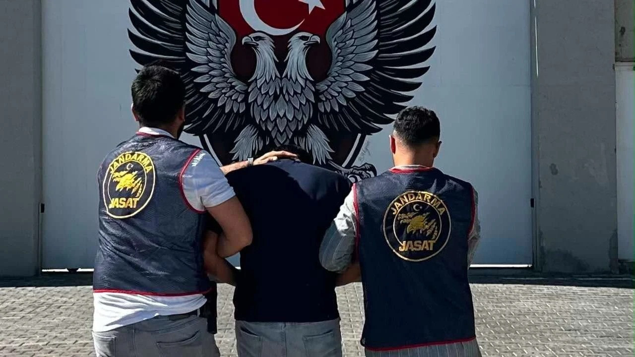 21 yil hapis cezasi bulunan uyusturucu taciri yakalandi MBxemeZP.jpg